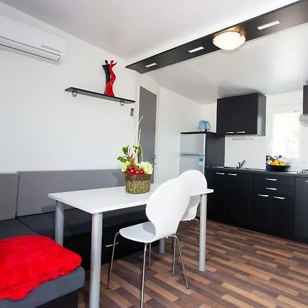 Kastanija Mobile Homes Hotel Novigrad (Istria)