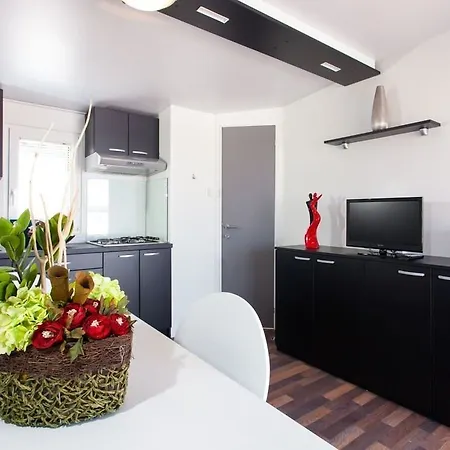 מלון Kastanija Mobile Homes